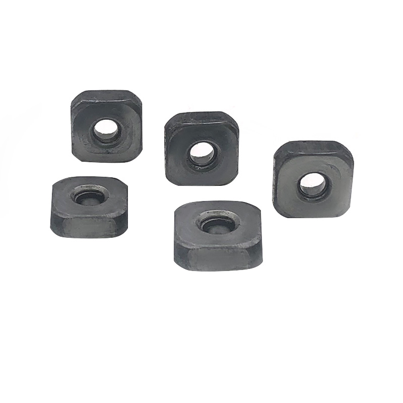 น็อตรูปสี่เหลี่ยมจัตุรัสที่ไม่ปรับแต่งมาตรฐาน