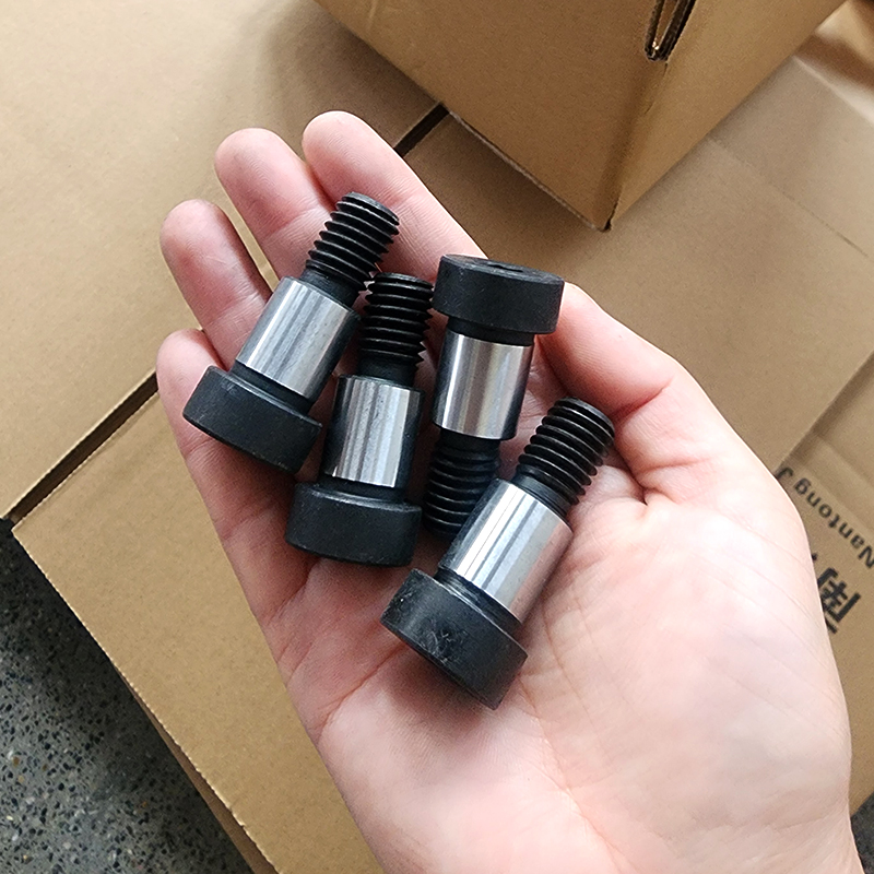 สลักเกลียวไหล่เมตริกเหล็กกล้าคาร์บอน 1-8 UNC x 4 สลักเกลียวไหล่เมตริกเหล็กกล้าคาร์บอน 1-8 UNC x 4